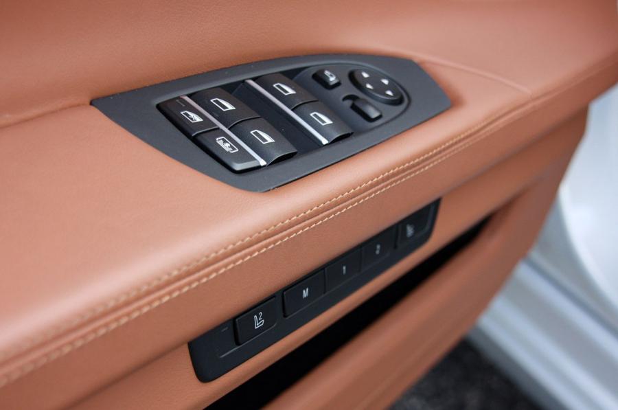  BMW 760iL 2010 года  (фото 28 из 71)